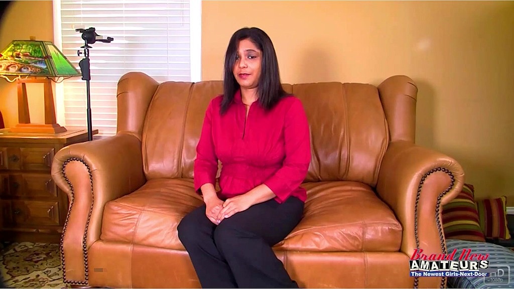 брюнетка красуня zenee deepthroats член і отримує її пизда вдарив! (Джефф Лейсі, Zenee) brunette hottie zenee deepthroats a dick and gets her twat banged! (Jeff Lacy, Zenee)