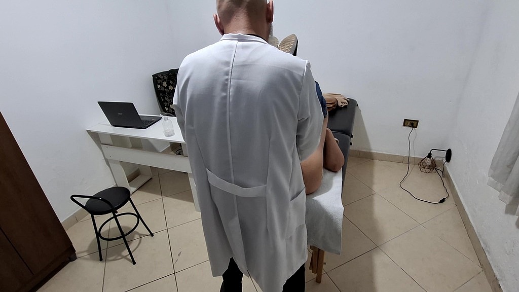 Віктор SweetCoupleStories, Габі SweetCoupleStories: анальний огляд має бути проведений дуже добре. (AnalVids.com) an anal exam has to be done very well. (Victor SweetCoupleStories, Gabi SweetCoupleStories)