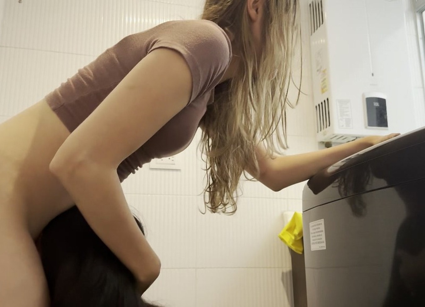 Me Encanta Oler Las Bragas De Mi Madrastra Mientras Ella Esta En Casa