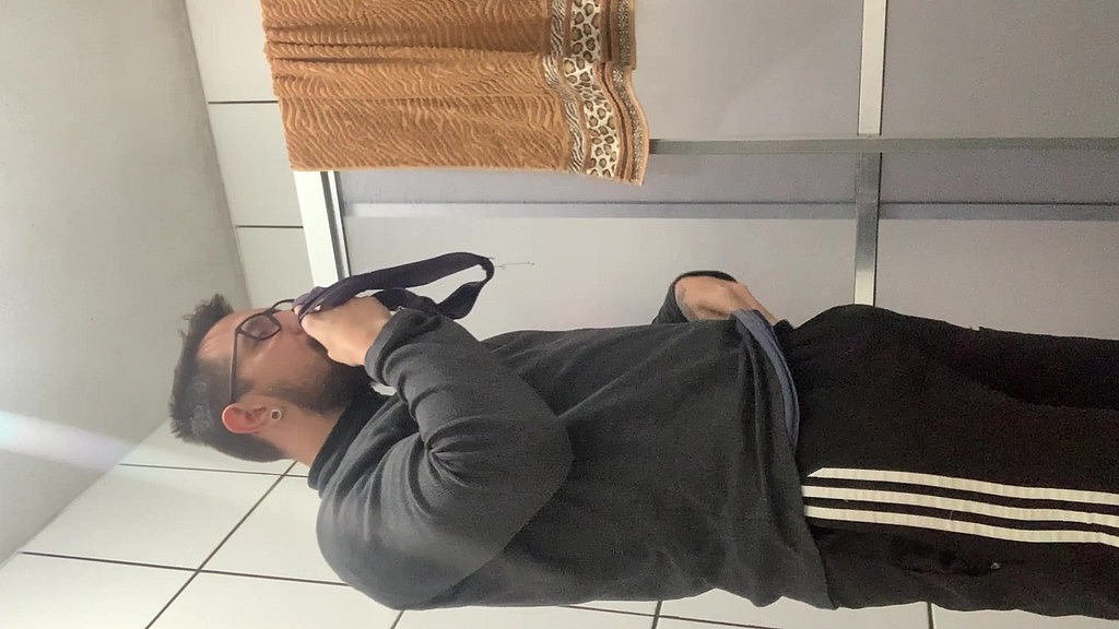 gozando ao cheirar a calcinha da vizinha + punheta fumando e piscando o cuzao (Lucas Neitan) gozando ao cheirar a calcinha da vizinha + punheta fumando e piscando o cuzao (Lucas Neitan)