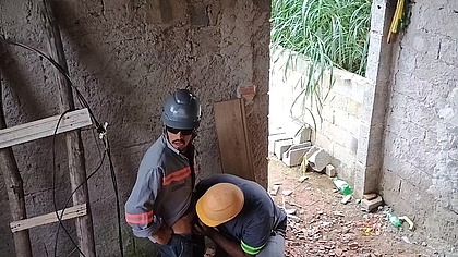 Tralhadores fudendo na contrucao.
