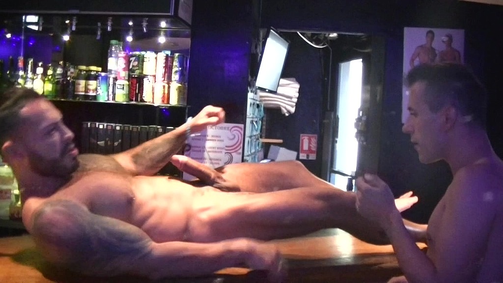 un bon cul de mec a bien baiser sans capote (Jess Royan,Viktor Rom, Juan Perez) un bon cul de mec a bien baiser sans capote (Jess Royan,Viktor Rom, Juan Perez)