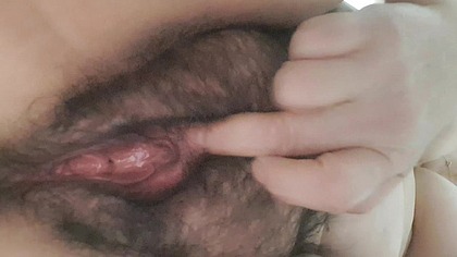 shows her open hairy spider lover