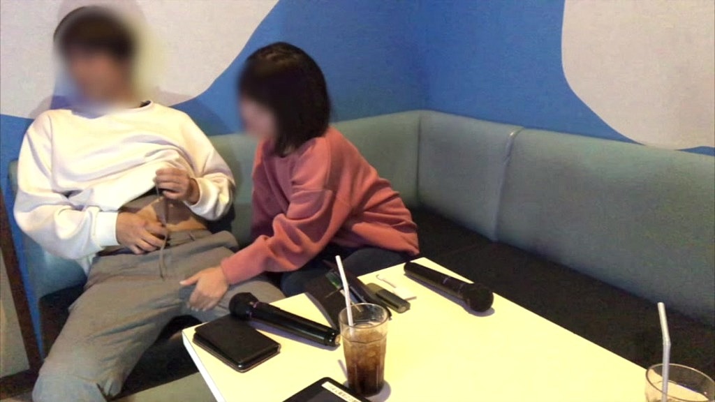 「ホテルまで我慢できない。ここでシようよ…。」とカラオケでムラムラした浮◯男性。人妻はここでするの?と言われ、、 (Momoka, Nono) 「ホテルまで我慢できない。ここでシようよ…。」とカラオケでムラムラした浮◯男性。人妻はここでするの?と言われ、、 (Momoka, Nono)