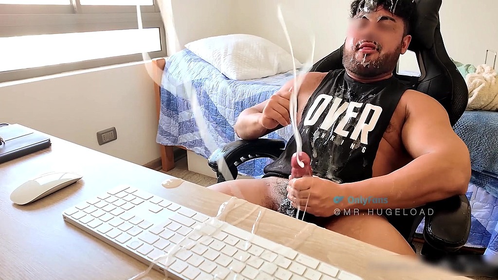 he messed up his room with cum and came all over his own body the biggest cumload ever (Ei Davi Lobo) he messed up his room with cum and came all over his own body the biggest cumload ever (Ei Davi Lobo)
