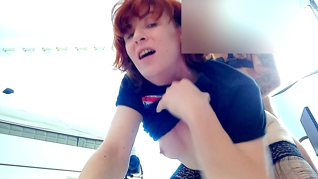Redlili1, Метт: глибокий кінчання по яйцях у дупу трансгендерки (AnalVids.com) balls deep creampie into transgirl asshole (Redlili1, Matt)