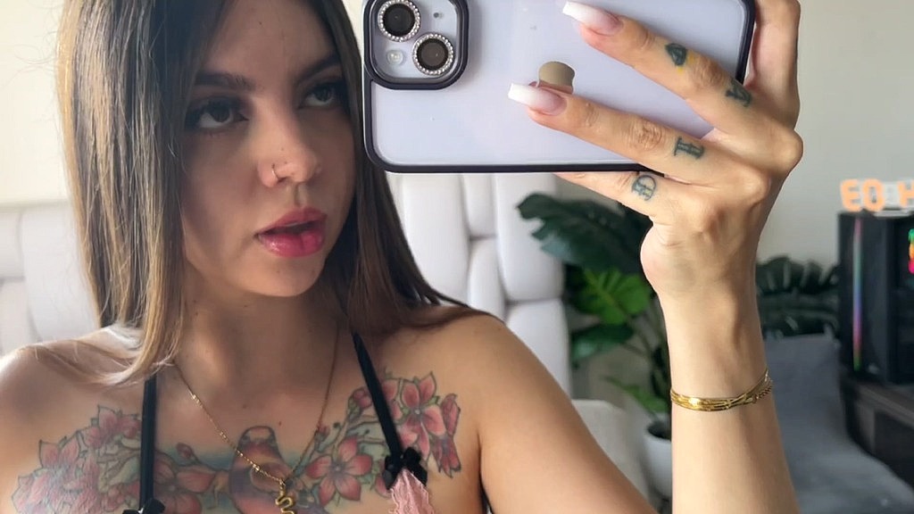 i got so horny filming my body in the morning fingering my pussy (CaliBaby9x) i got so horny filming my body in the morning fingering my pussy (CaliBaby9x)