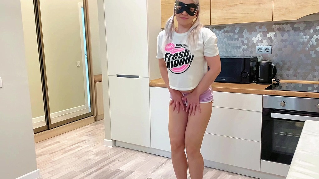 pee: mia s mimi unexpected pee in shorts (Mia Mimi) pee: mia s mimi unexpected pee in shorts (Mia Mimi)
