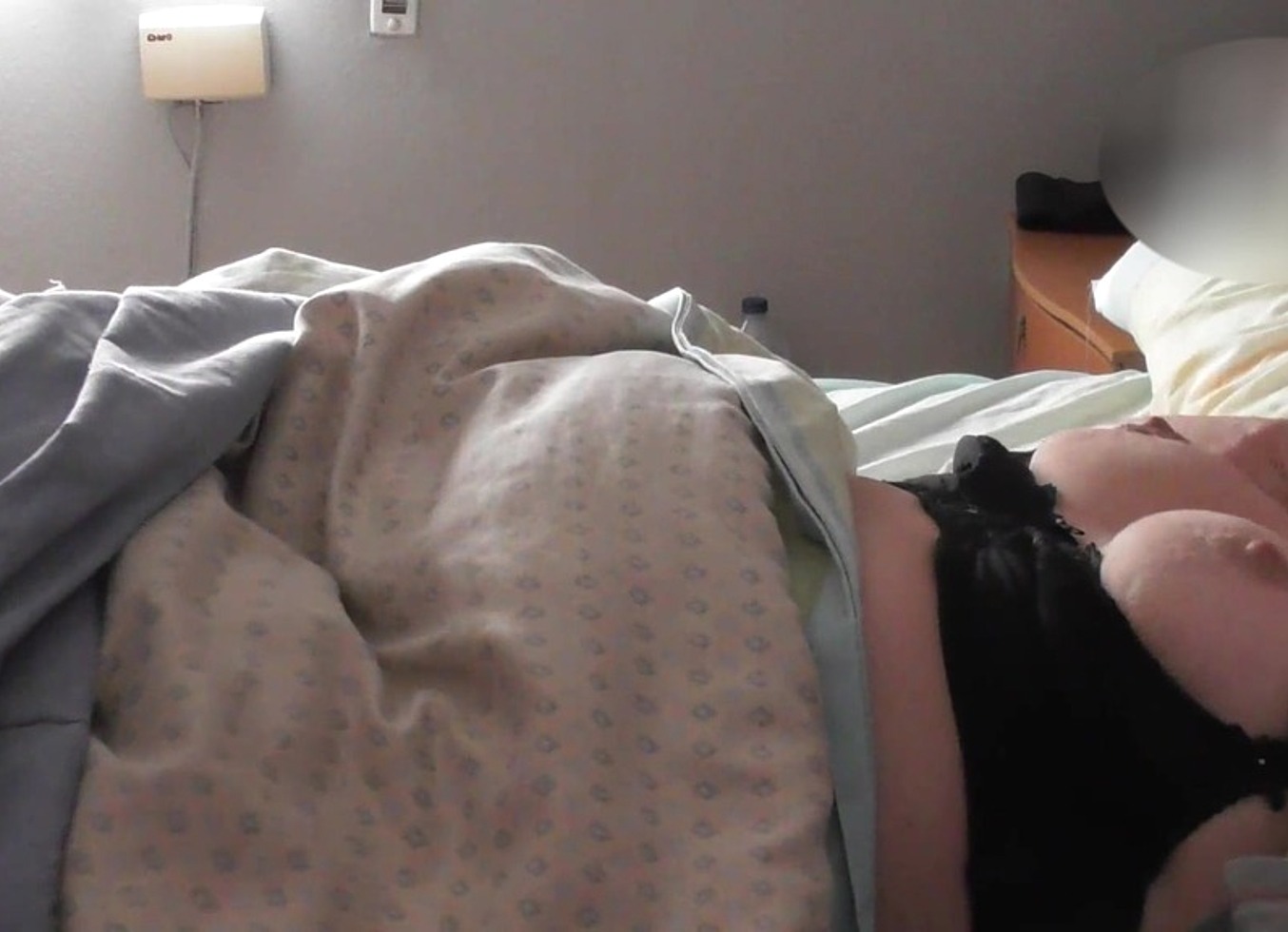 Culona Tetona Se Corre Encima De La Almohada