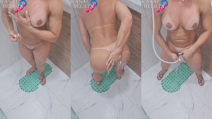 Fiquei com tesao de baixo do chuveiro e me masturbei gostoso pra vc