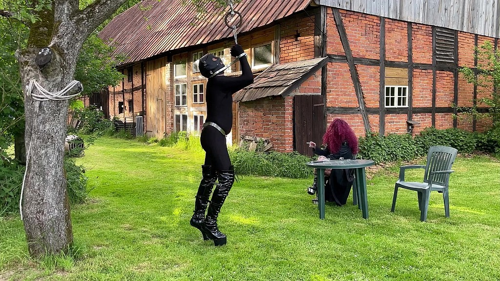 metal restraints outdoor (Dominatrix Frida, GrayNoice) metal restraints outdoor (Dominatrix Frida, GrayNoice)