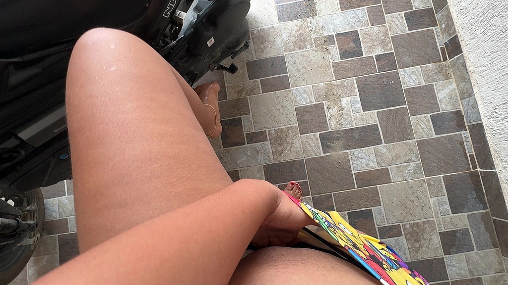 estoy completamente loca por masturbarme al frente de mis vecinos nuevos (Emelyn Hot) estoy completamente loca por masturbarme al frente de mis vecinos nuevos (Emelyn Hot)