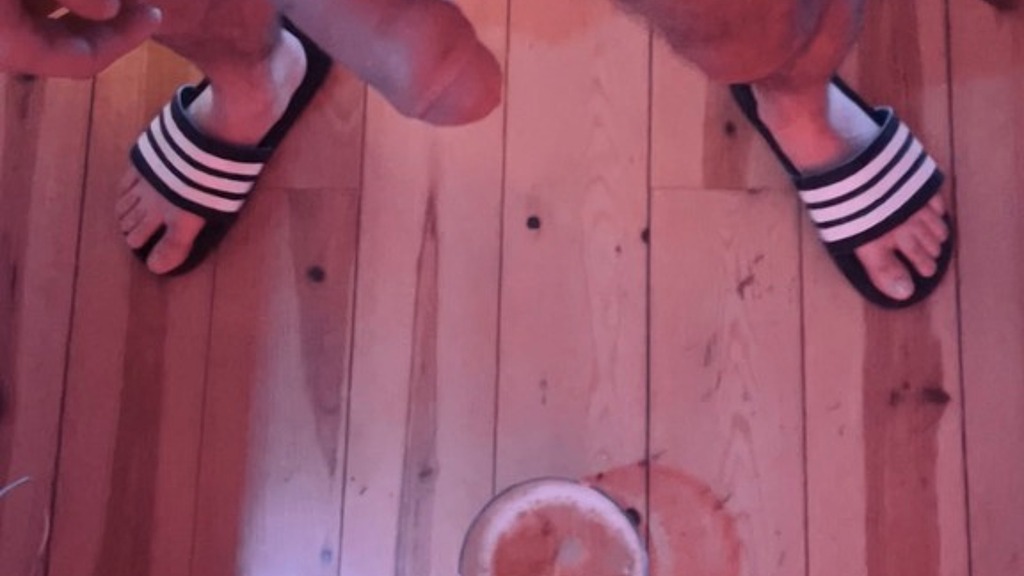 pissing in a glass in front of my naked and hard flatmate (Biflatmate,Shyflatmate) pissing in a glass in front of my naked and hard flatmate (Biflatmate,Shyflatmate)