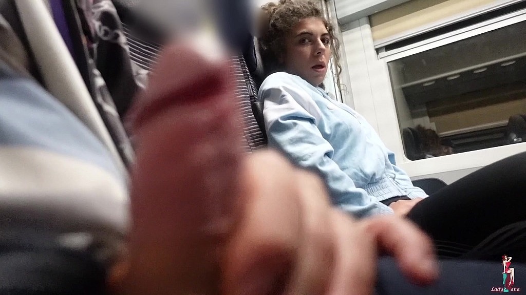troia italiana fa un pompino sul treno ad uno sconosciuto in pubblico (Леді Ана, Блюмен) troia italiana fa un pompino sul treno ad uno sconosciuto in pubblico (Lady Ana, Blueman)