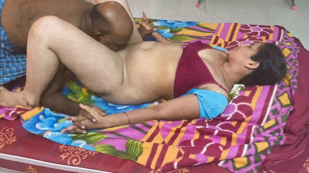 sindu bhabhi hot latest sex (Prassi, SexySindu) sindu bhabhi hot latest sex (Prassi, SexySindu)