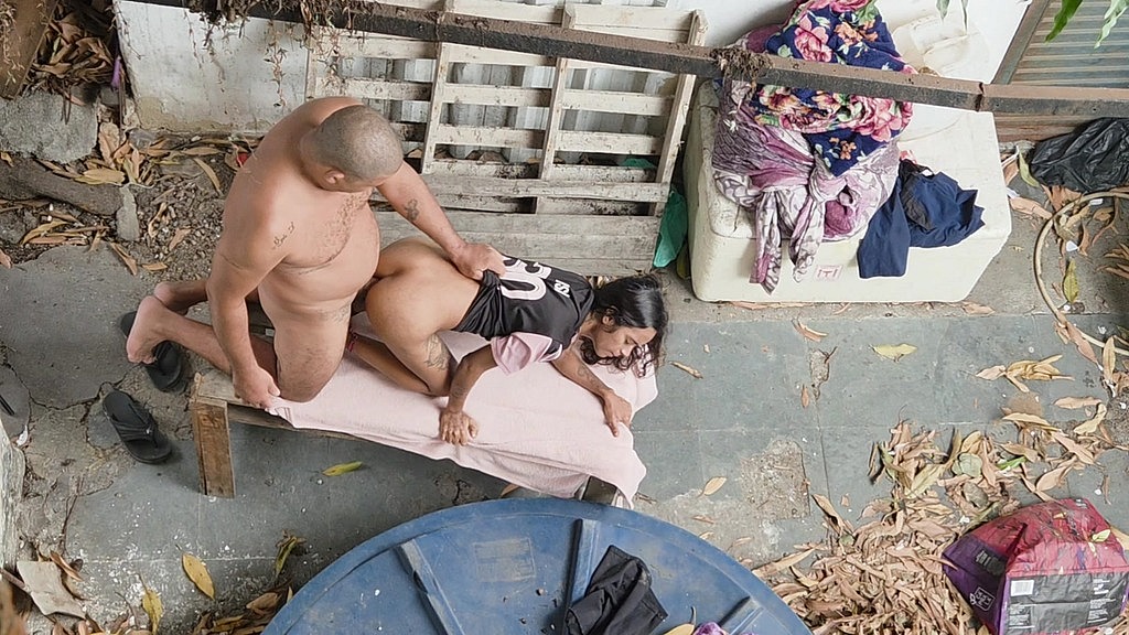 Jasmine Santanna, Leo Ogro: sexo no quintal (AnalVids.com) sexo no quintal (Jasmine Santanna, Leo Ogro)