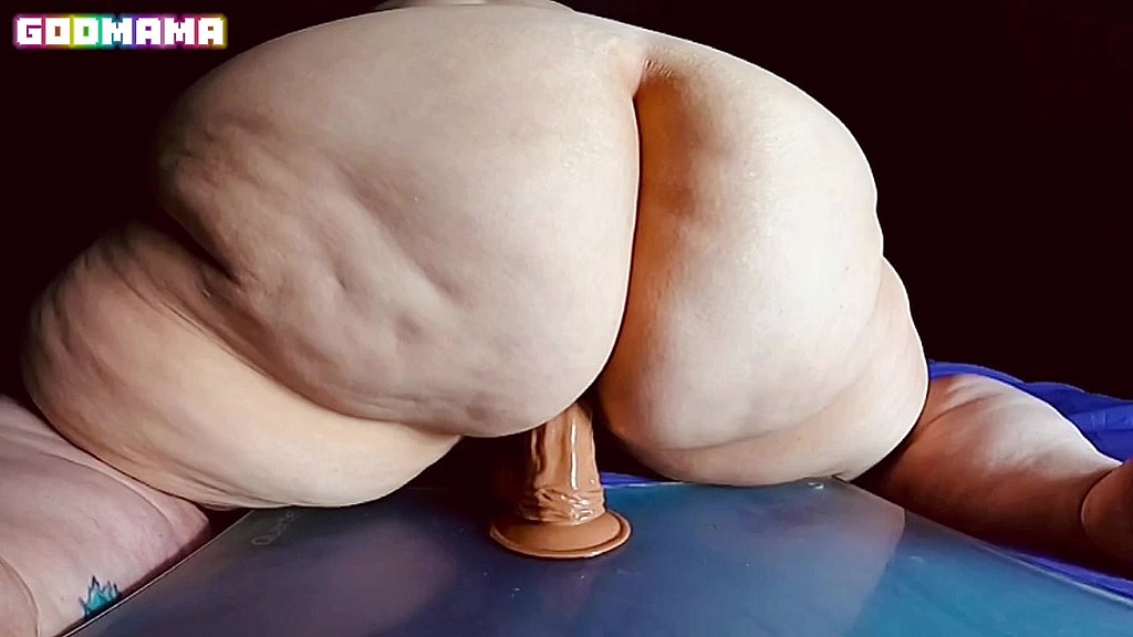 Godmama: mama sits on it (AnalVids.com) mama sits on it (Godmama)