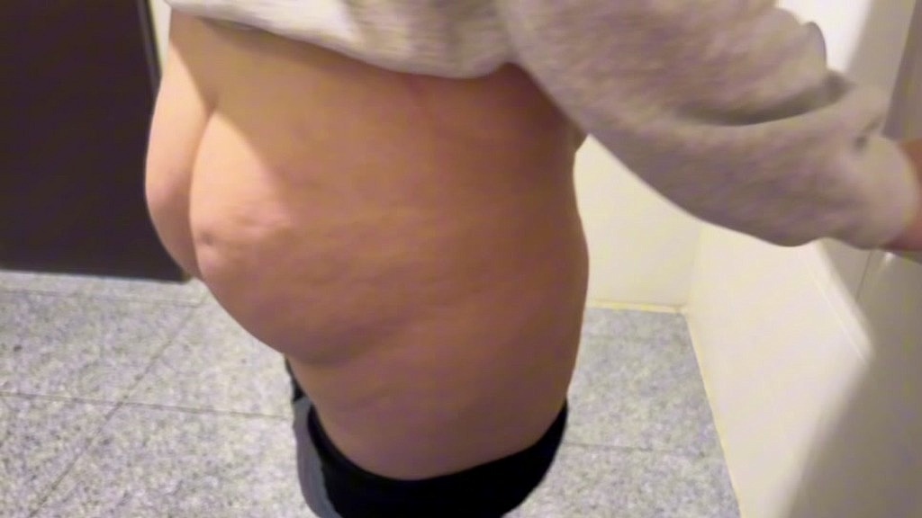 Condegato, Larubiax: camarera hace mamada a su novio y le da culo (AnalVids.com) camarera hace mamada a su novio y le da culo (Condegato, Larubiax)
