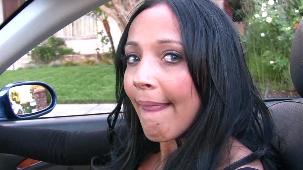 Brunette babe Romana Ryder gets her snatch reamed in parked convertible