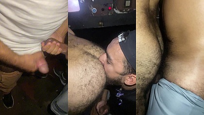 CASADO TREPANDO COM MACHO QUE PEDIU DINHEIRO EM TROCA DO SEXO, UMA RAPIDINHA NA HORA DE ALMOCO.