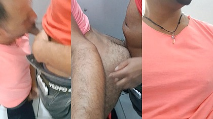 Casado com penes enorme disse que ninguem aguenta pica toda, esse macho aguentou cada centimetro no banheiro da empresa.