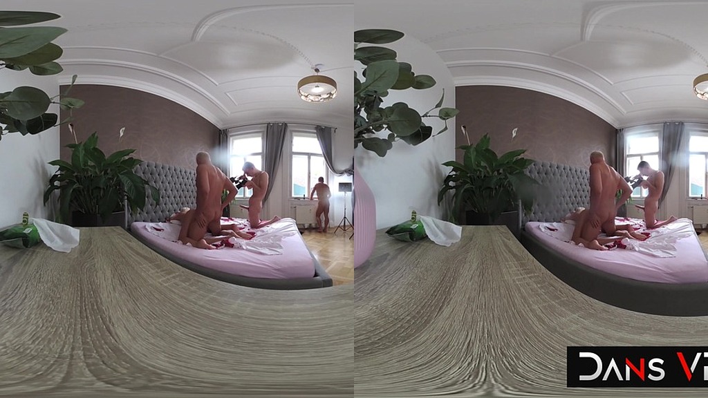 Matt Bird, Charlie Dean, Lovita Fate, Porno Dan: la fantasia selvaggia di gangbang di Lovita Fate, sputata da tre ragazzi! (AnalVids.com) lovita fate s wild gangbang fantasy, spitroasted by three guys! (Matt Bird, Charlie Dean, Lovita Fate, Porno Dan)