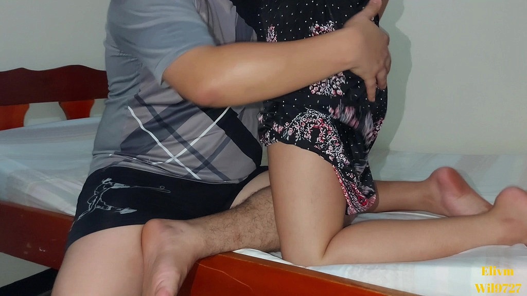 xxx desi mi pequena hermanastra me ensena mientras vemos una pelicula (Wil9727, Elivm) xxx desi mi pequena hermanastra me ensena mientras vemos una pelicula (Wil9727, Elivm)