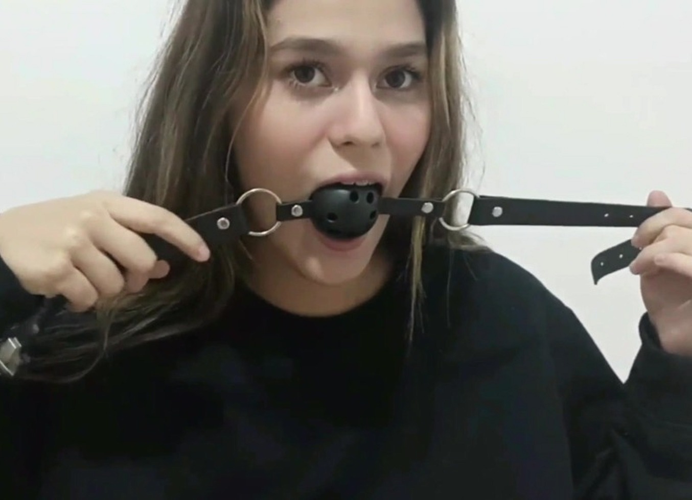 Mi Hermanastra Esta Aburrida Y Juego Con Ella Hasta Follarmela