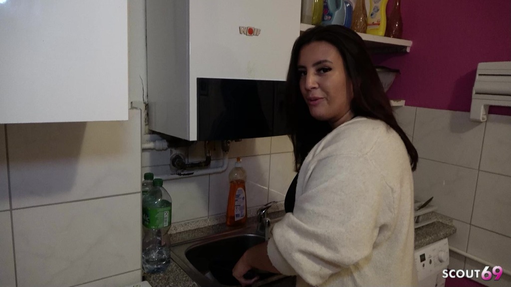 curvy big butt switzerland girl talk to risky dirty fuck on kitchen table and squirt before get cum in pussy