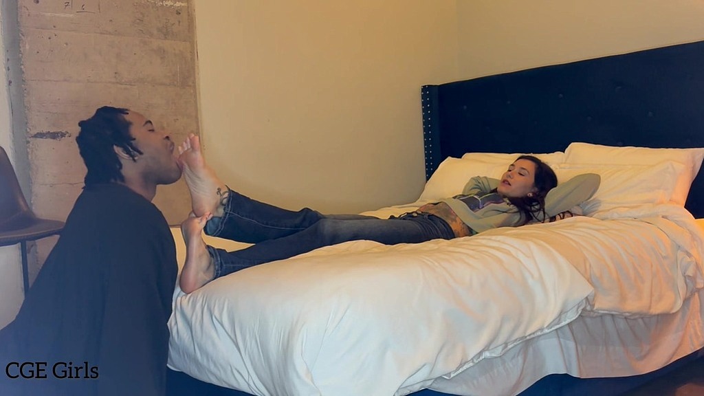 Поклоніння стопам greasyrose (Greasy Rose, Cgegirls) greasyrose foot worship (Greasy Rose, Cgegirls)