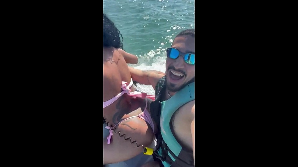 novinha safada, deixou marido na areia e fudeu com o instrutor no jetski (Дуглас Мачадо, Мікаеллі) novinha safada, deixou marido na areia e fudeu com o instrutor no jetski (Douglas Machado, Mikaelli)