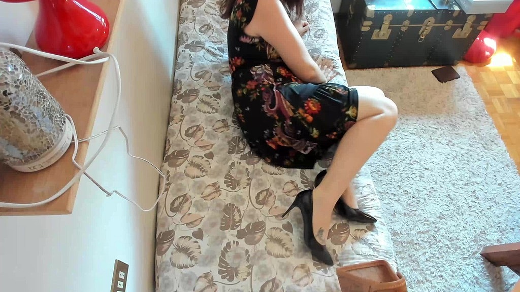 gorgeous sexy feet for the italian milf 4k (Nicoletta Embassi) gorgeous sexy feet for the italian milf 4k (Nicoletta Embassi)