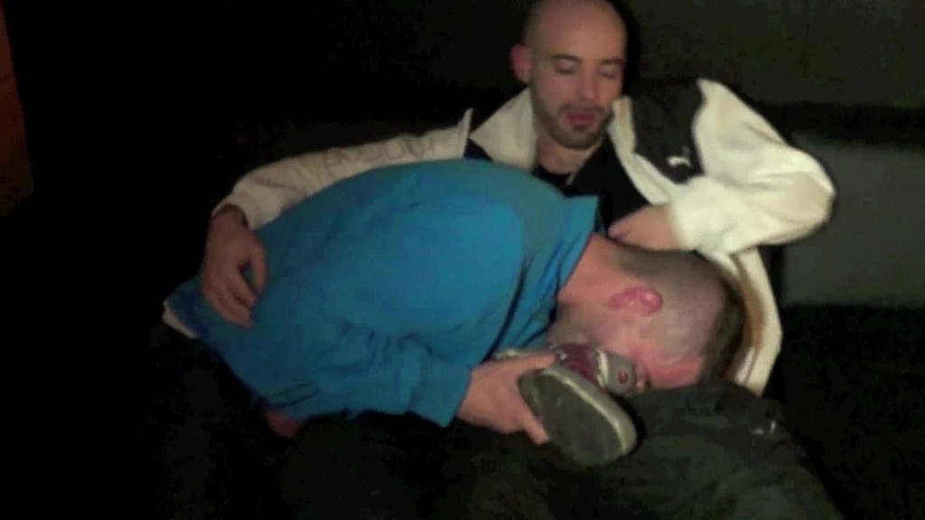 bon baise en backroom entre kiffeur de sneakers (Crunch ClemAgde, Eric Tion) bon baise en backroom entre kiffeur de sneakers (Crunch ClemAgde, Eric Tion)