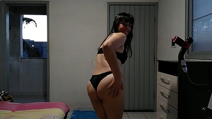 Esposa faz strip-tease para seu prazer