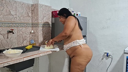 Pandora prepares food naked