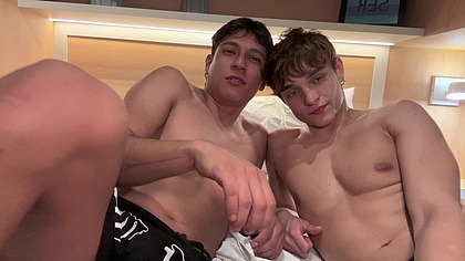 TWINK PAUZUDO ARROMBA TWUNK ISINHO E FAZ ELE DE PUTINHA.