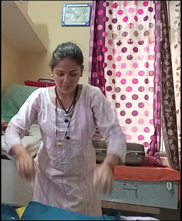 bhabhi changing dress