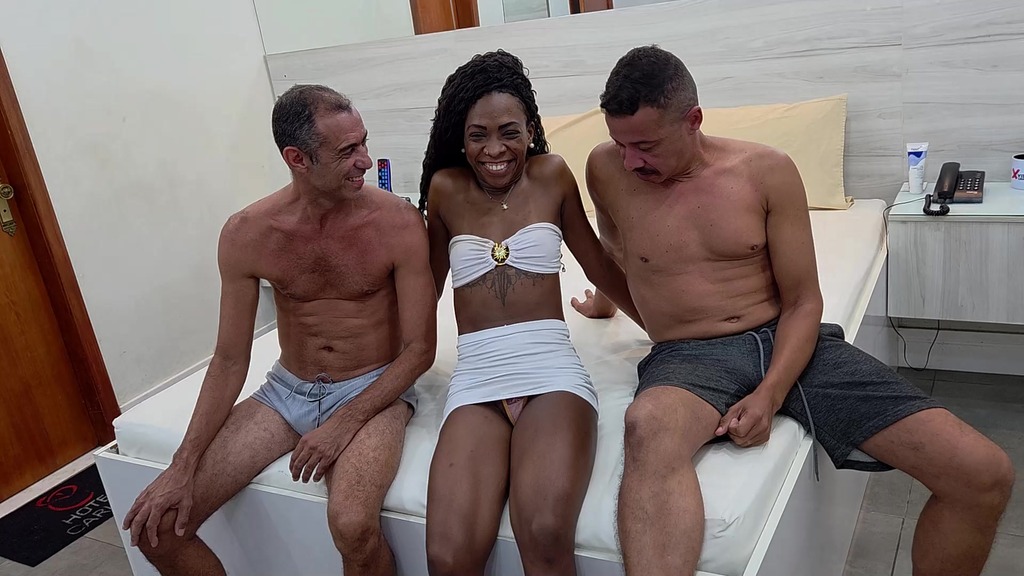 A safada Yasmin Olivera deu cu na pele na putaria com dois machos no motel e acabou toda gozada