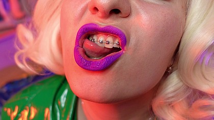 sexy lipstick... make up close up fetish video of hot pin up blonde blogger