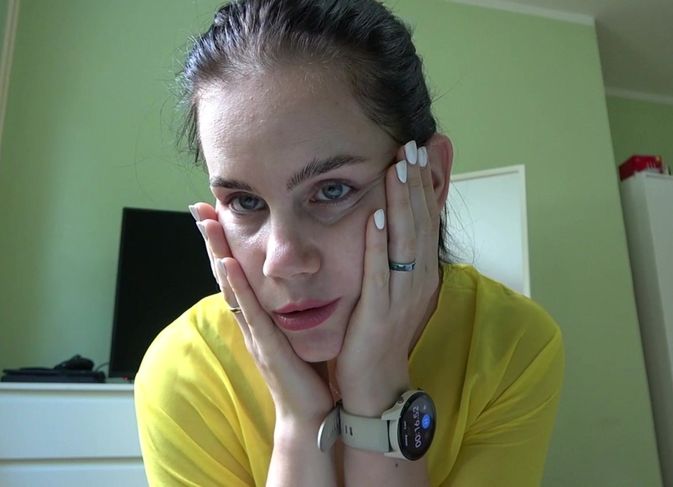 Stepmom Anna Tries on Lingerie in Front of Tiny Stepson