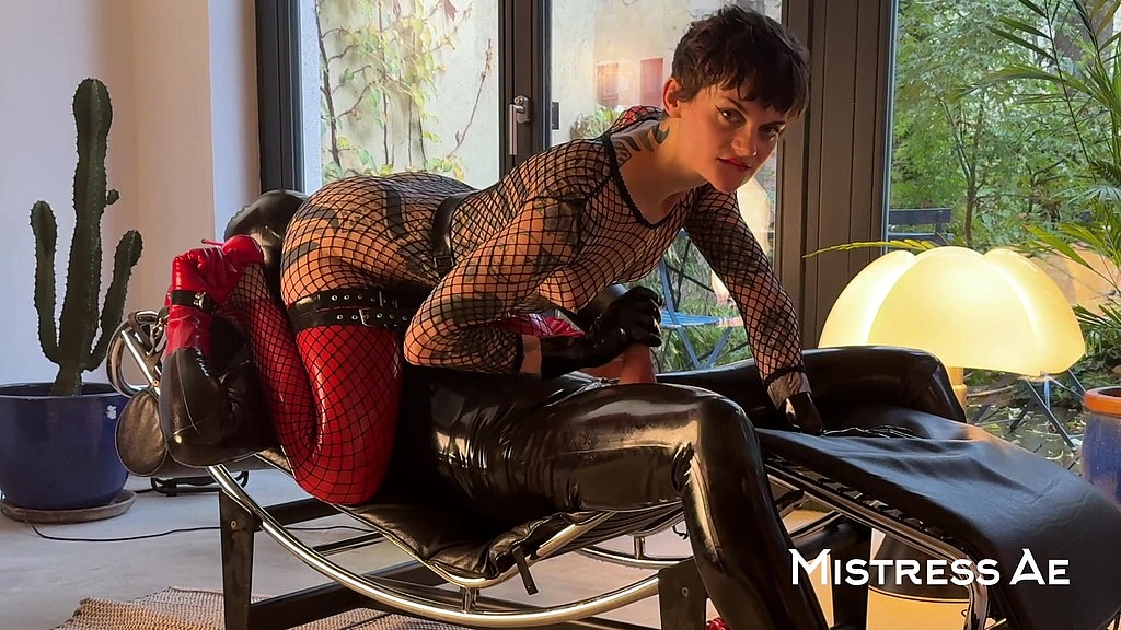 facesitting, 69 & fucking on chaise longue (Mr X, MistressAe) facesitting, 69 & fucking on chaise longue (Mr X, MistressAe)