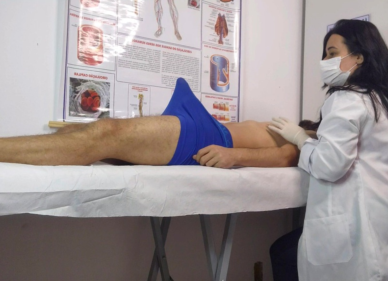 O Pau Levantou Na Frente Da Enfermeira