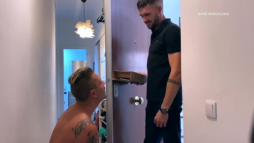 delivery hot guy (Axel Max, Mars Barcelona) delivery hot guy (Axel Max, Mars Barcelona)