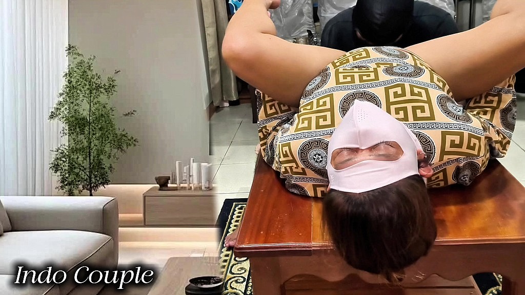 indonesian real couple having sex middle of living room (Pinaythreesome, Indowife) indonesian real couple having sex middle of living room (Pinaythreesome, Indowife)