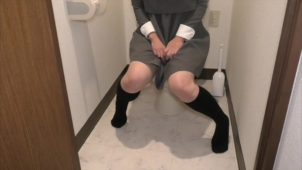 好きな先輩にチンコを挿れられてると想像しながらひそひそとおもちゃ使ってオナニーして喘ぐ可愛い女子◯生。 (Momoka) 好きな先輩にチンコを挿れられてると想像しながらひそひそとおもちゃ使ってオナニーして喘ぐ可愛い女子◯生。 (Momoka)