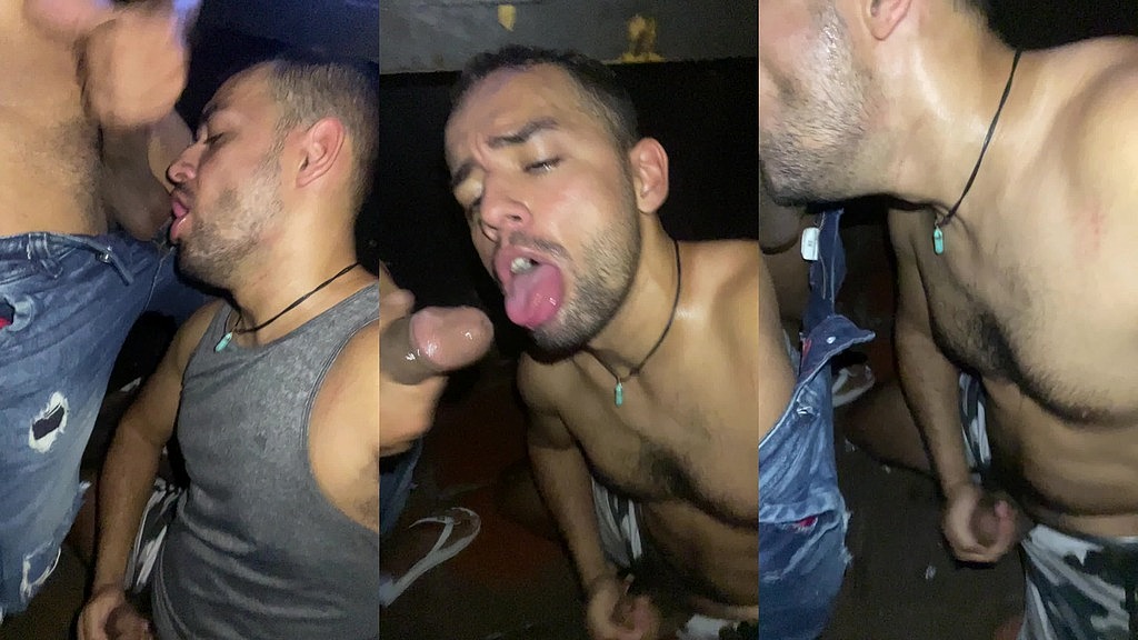 chupando o negao que conheceu na rua dentro do dark room. (Lendro Delao, Socyal Sem Camisa) chupando o negao que conheceu na rua dentro do dark room. (Lendro Delao, Socyal Sem Camisa)