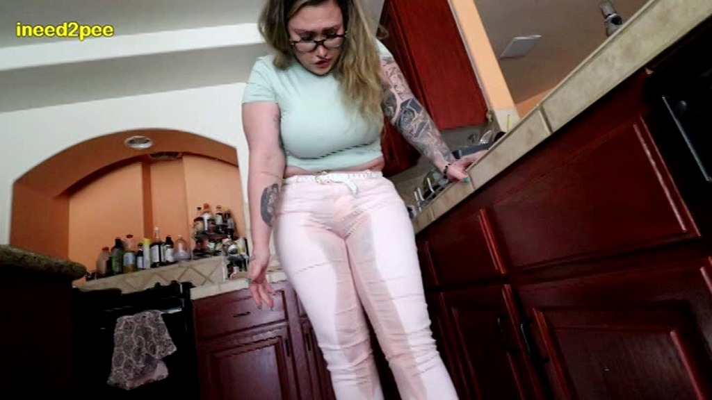 red august gets stuck and pissing her pants (Red August) red august gets stuck and pissing her pants (Red August)