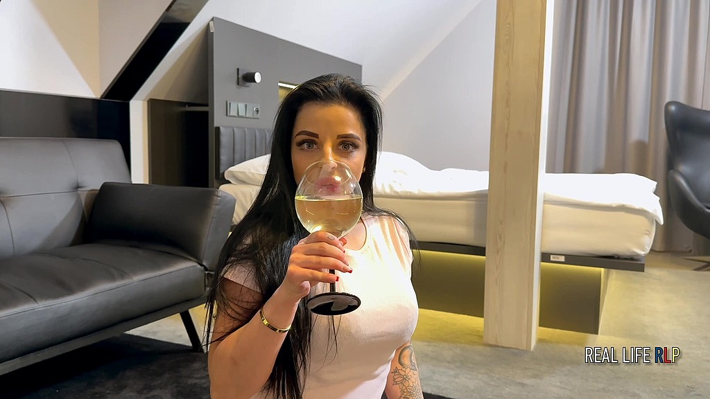 rlp 67: new face jolana first piss drinking. (RealMan, Jolana) rlp 67: new face jolana first piss drinking. (RealMan, Jolana)