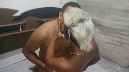 Urso comendo putinho rabudo e tatuado com vontade.