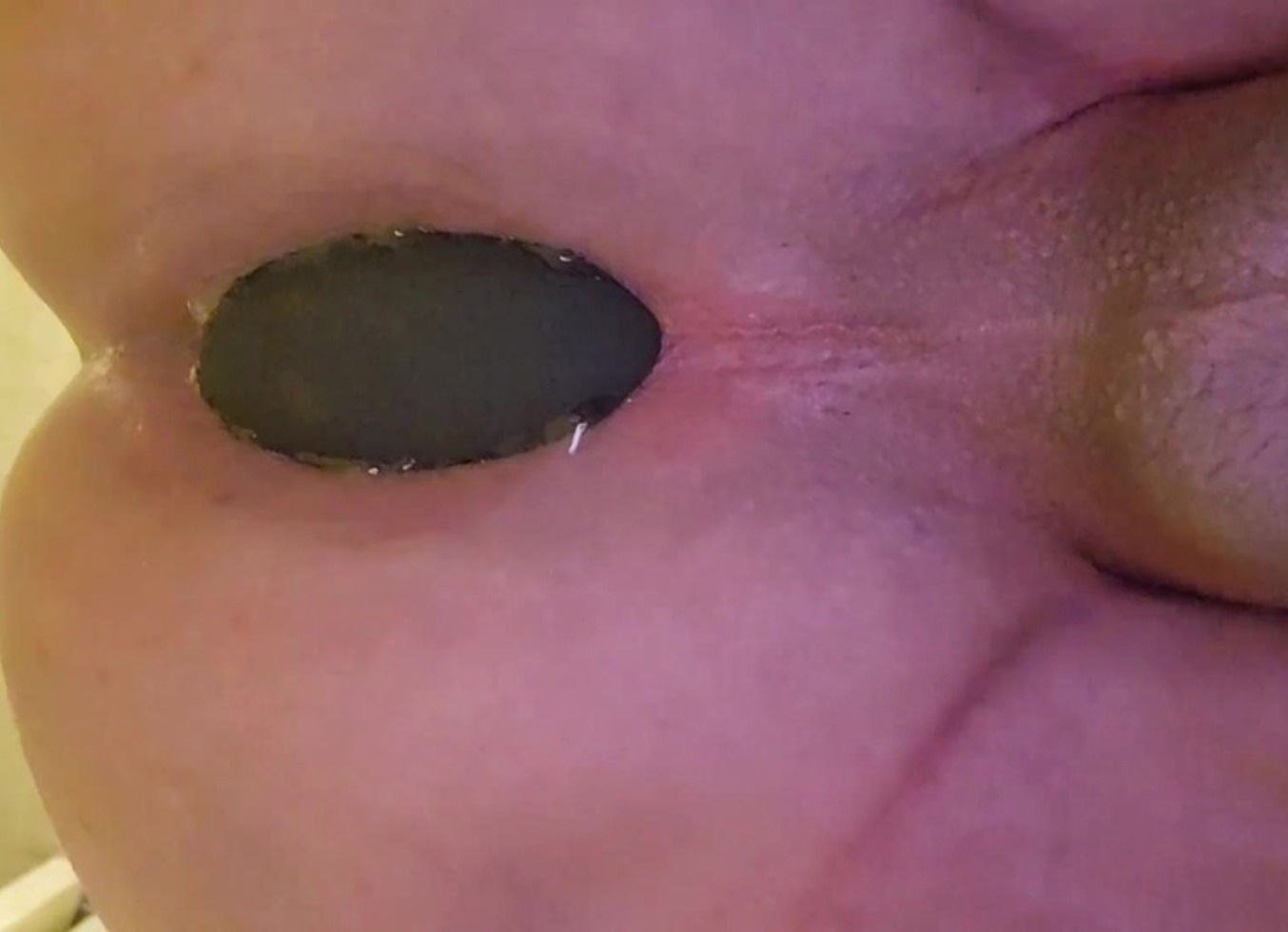 Un Amateur Se Fait Sodomiser Avec Un Plug Anal